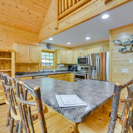 Lakefront Wisconsin Cabin With Boat Dock!